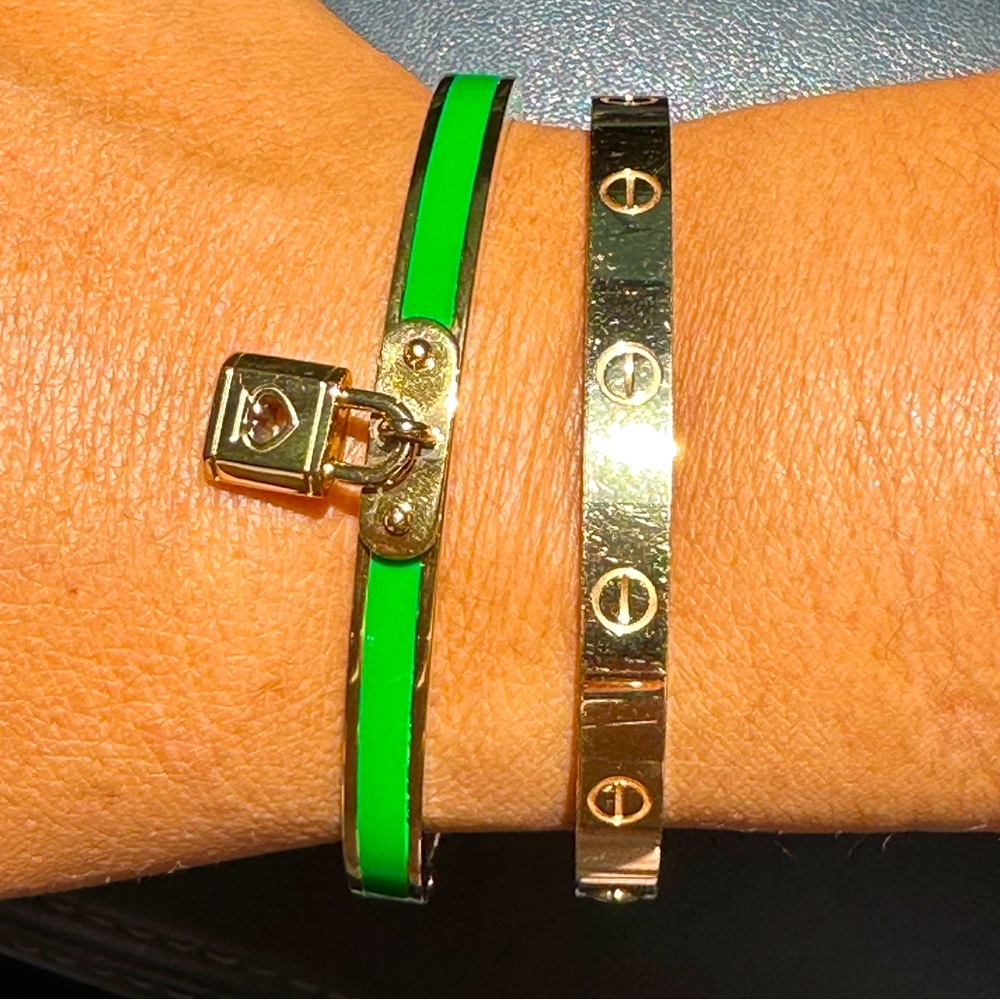 NWOT KATE SPADE ♠️ NEW YORK lock 🔒 and spade ♠️ charm bangle bracelet GREEN - Picture 3 of 8